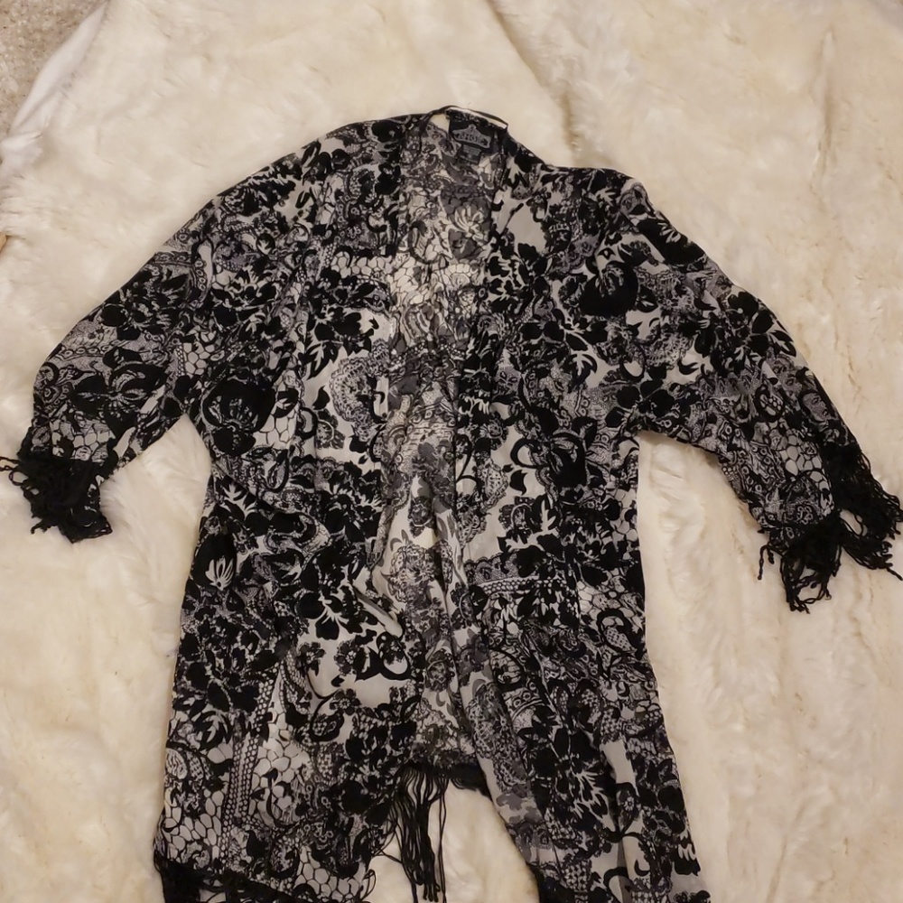 Black and White Patterned Kimono